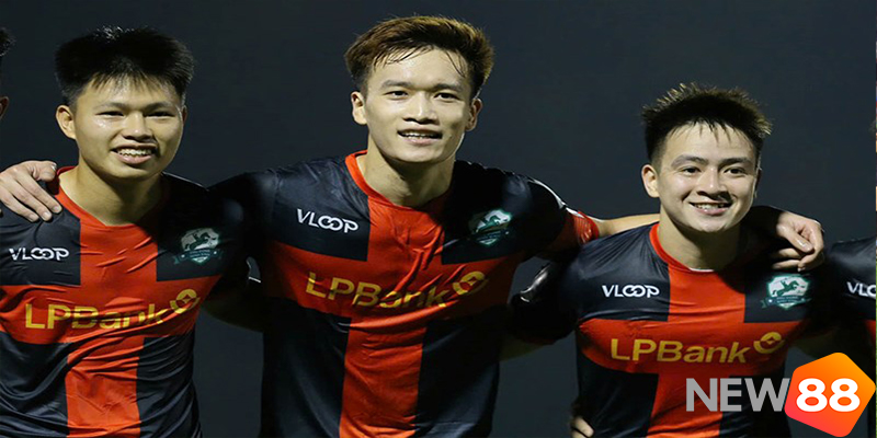 Hoàng Đức Đoạt Quả Bóng Vàng Việt Nam: Đẳng Cấp Tiền Vệ Số 1 6 Hoàng Đức thi đấu ấn tượng tại V-League 2025