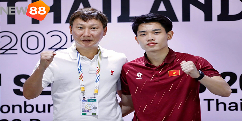 HLV Kim Sang-Sik Và Hành Trình Đầy Cảm Xúc Ở Chung Kết SEA Games 33 5 Khoảnh khắc HLV Kim Sang-sik đầy cảm xúc trên sân Rajamangala